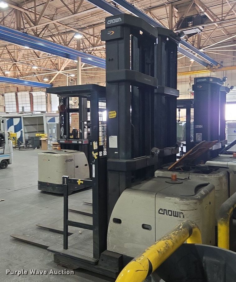 image for item EM6024 2015 Crown SP3520-30 order picker