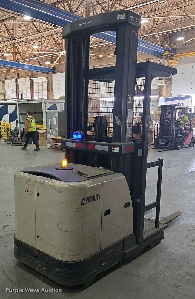 image for item EM6025 2016 Crown SP3520-30 order picker