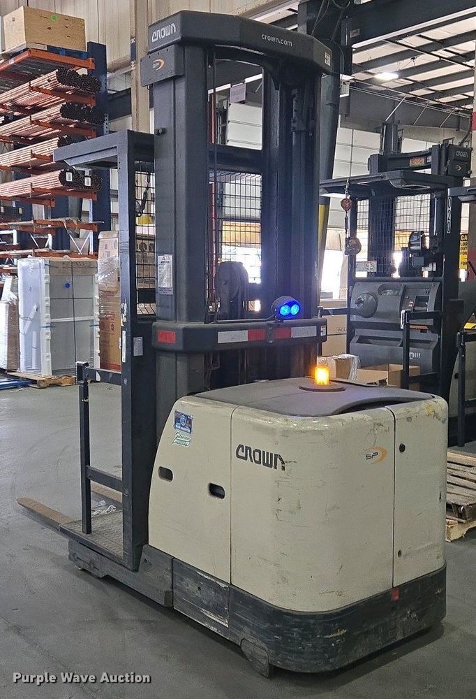 image for item EM6025 2016 Crown SP3520-30 order picker