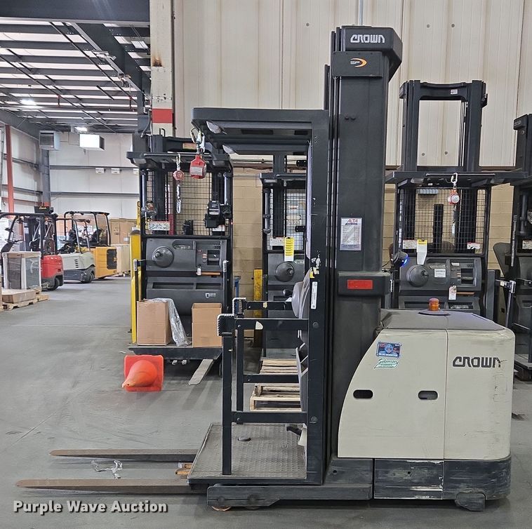 image for item EM6025 2016 Crown SP3520-30 order picker