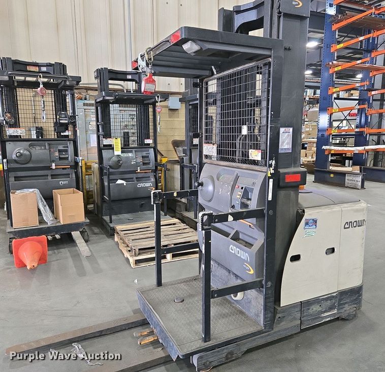 image for item EM6025 2016 Crown SP3520-30 order picker