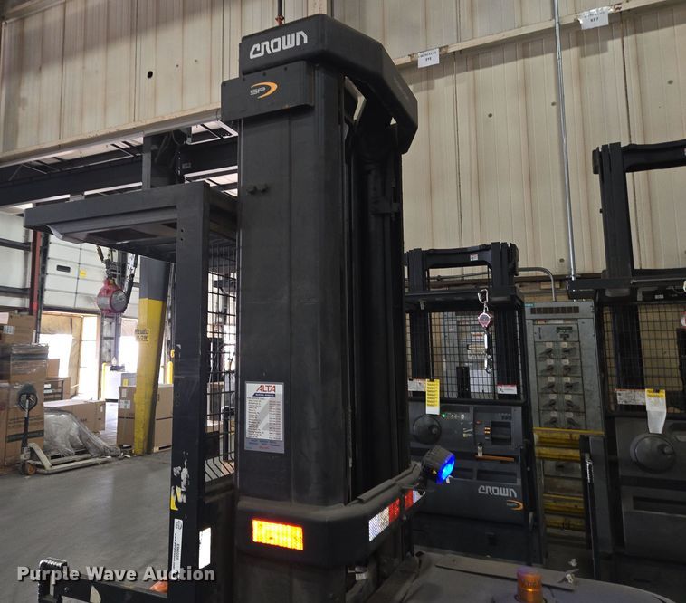 image for item EM6025 2016 Crown SP3520-30 order picker