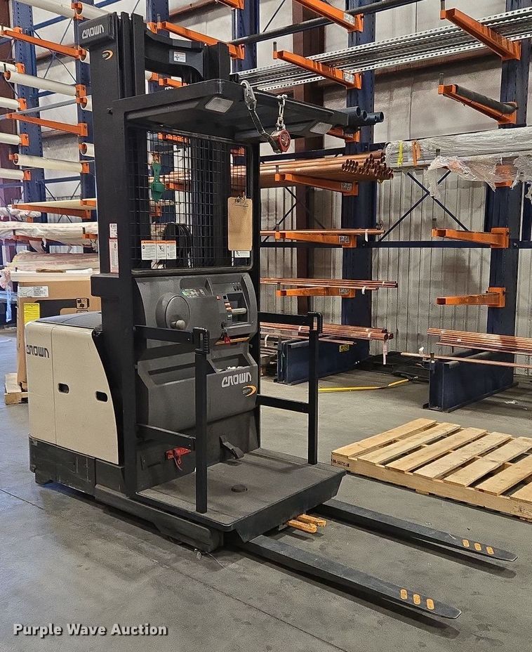 image for item EM6027 2015 Crown SP3520-30 order picker