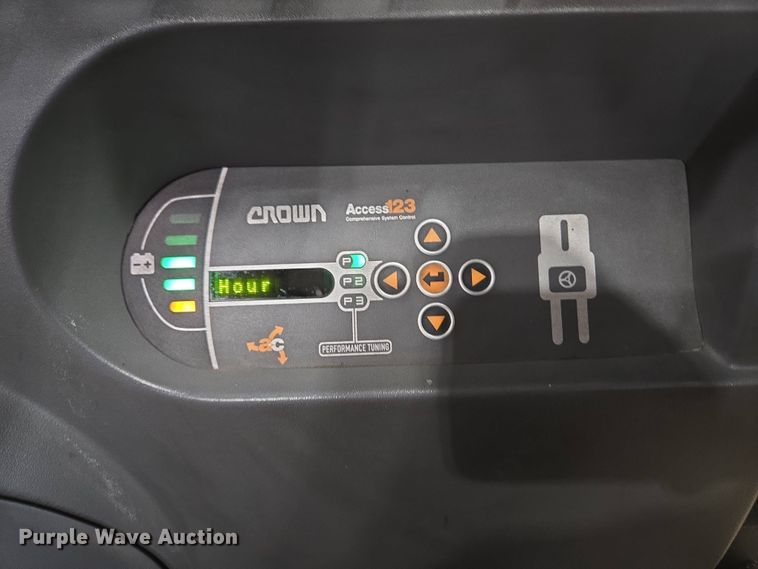 image for item EM6027 2015 Crown SP3520-30 order picker