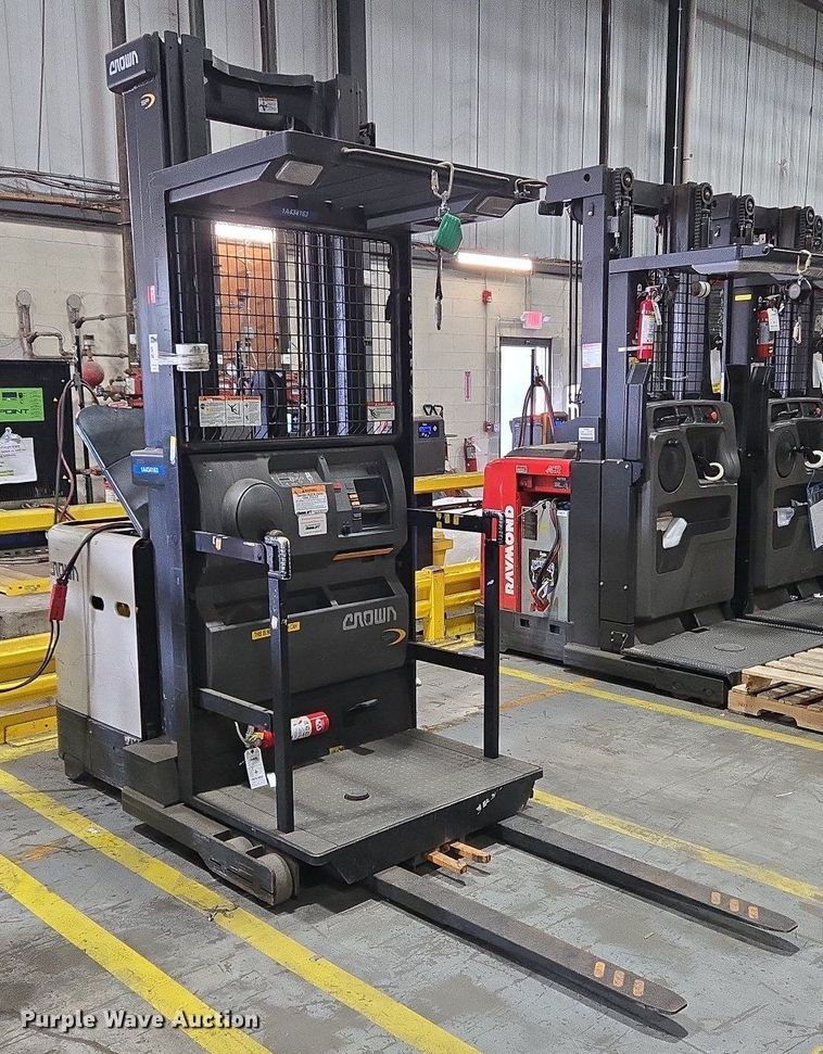 image for item EM6028 2015 Crown S3505-30 order picker