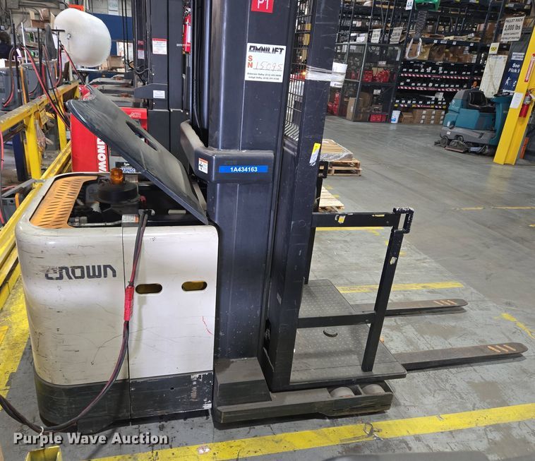 image for item EM6028 2015 Crown S3505-30 order picker
