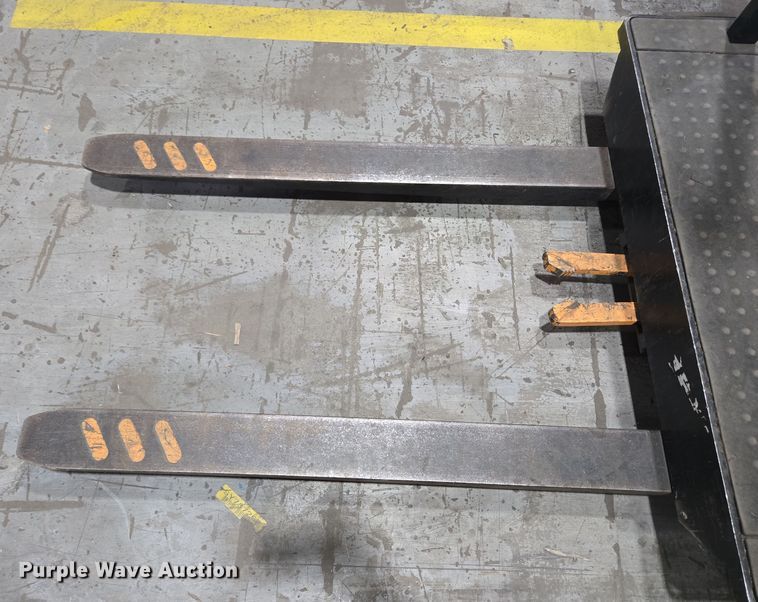 image for item EM6028 2015 Crown S3505-30 order picker