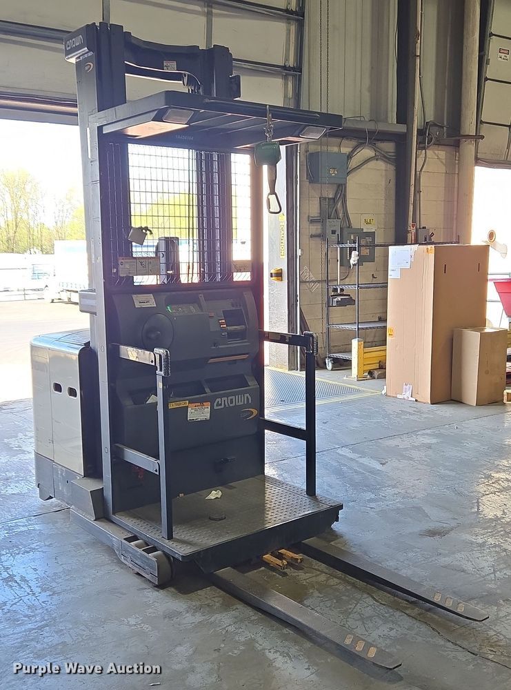 image for item EM6029 2015 Crown SP3505-30 order picker