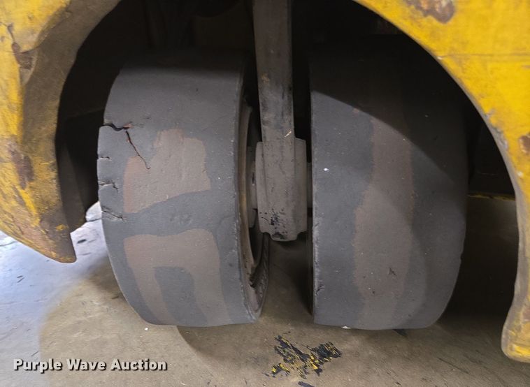 image for item EM6031 2016 Yale ERP040VTN36TE082 forklift