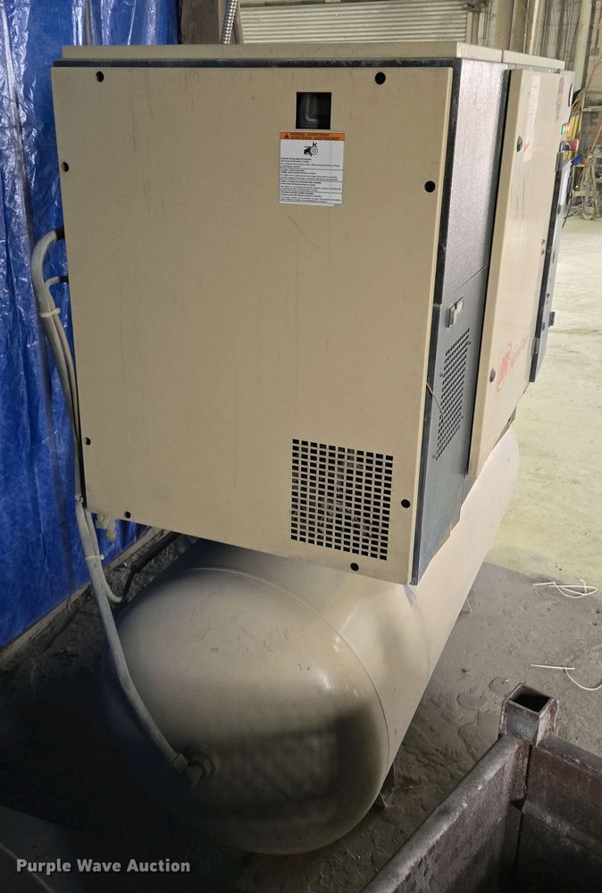 image for item EM7066 Ingersoll Rand  SSR UP6-25-150 air compressor