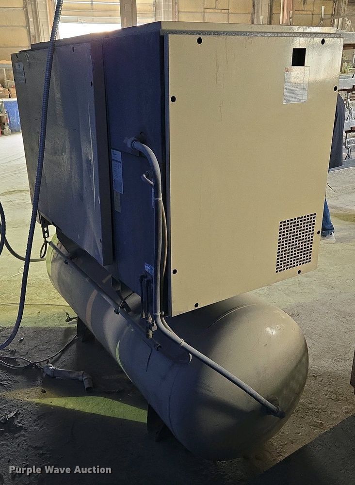 image for item EM7066 Ingersoll Rand  SSR UP6-25-150 air compressor