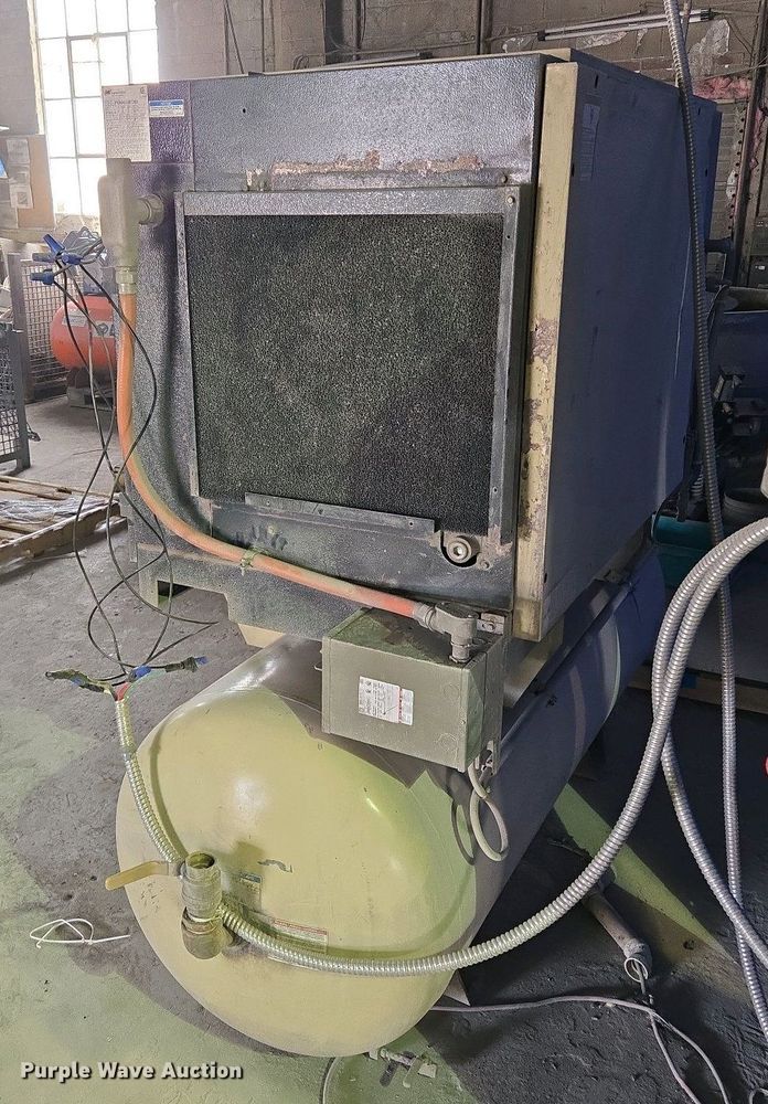 image for item EM7066 Ingersoll Rand  SSR UP6-25-150 air compressor