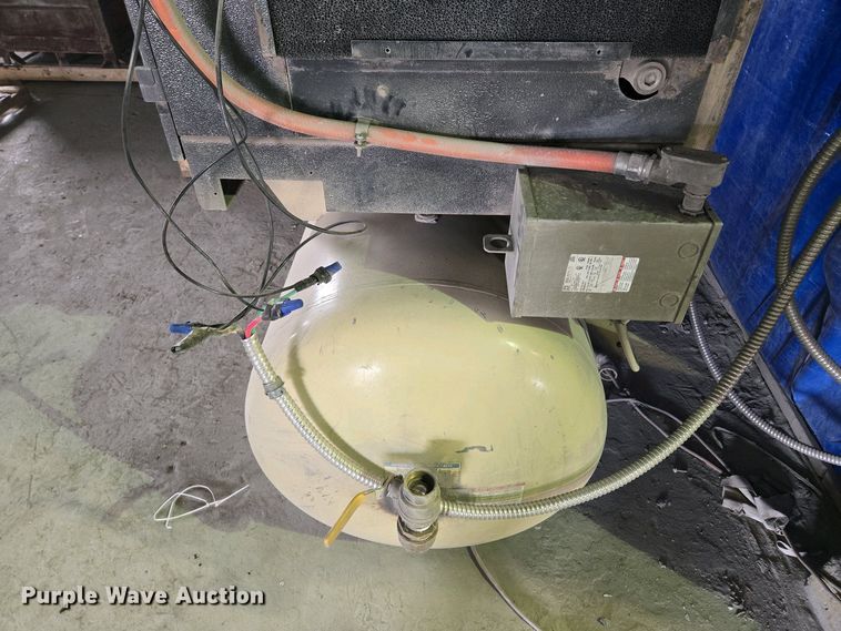 image for item EM7066 Ingersoll Rand  SSR UP6-25-150 air compressor