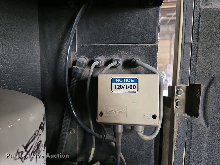 image for item EM7066 Ingersoll Rand  SSR UP6-25-150 air compressor