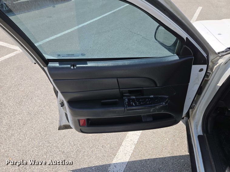 image for item EM7067 2008 Ford Crown Victoria Police Interceptor 