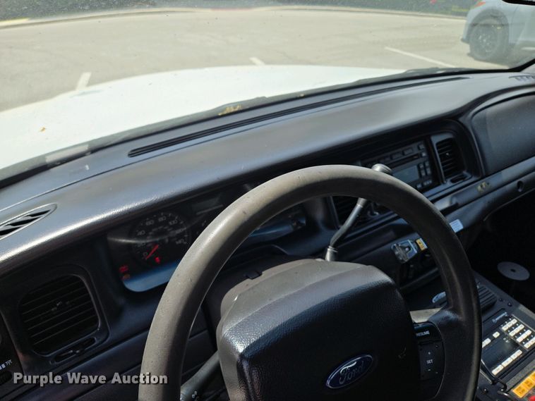 image for item EM7067 2008 Ford Crown Victoria Police Interceptor 