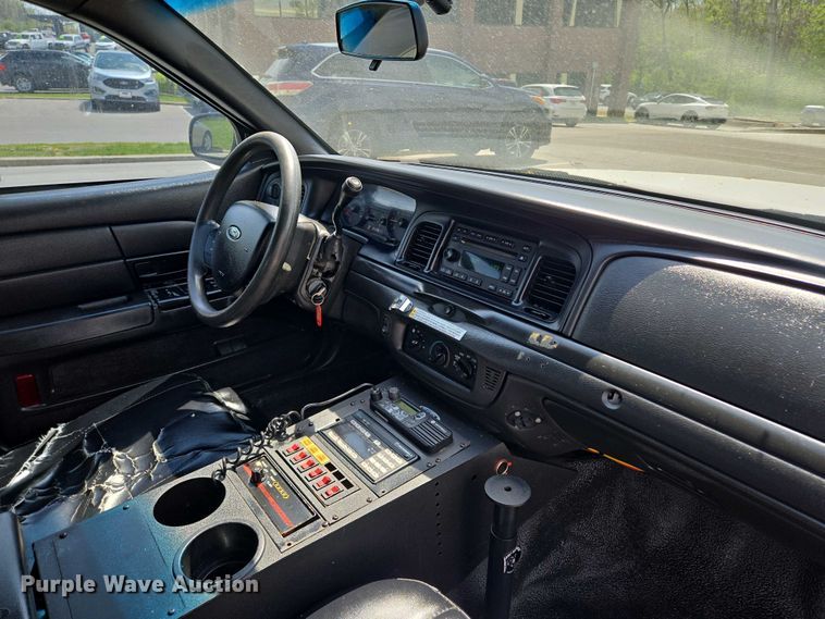 image for item EM7067 2008 Ford Crown Victoria Police Interceptor 