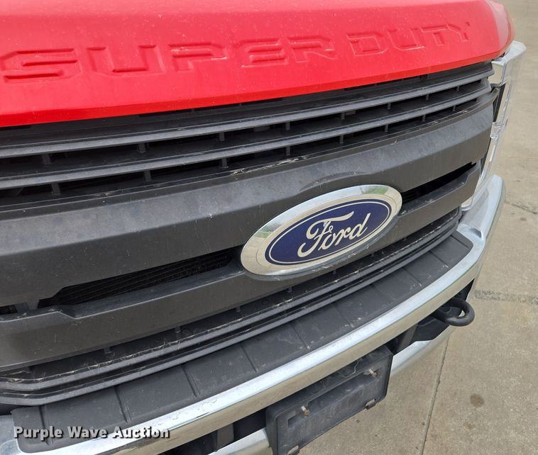 image for item EM7086 2019 Ford  F550 Super Duty XL flatbed truck