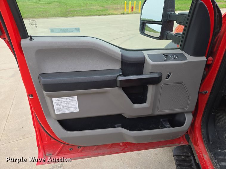 image for item EM7086 2019 Ford  F550 Super Duty XL flatbed truck