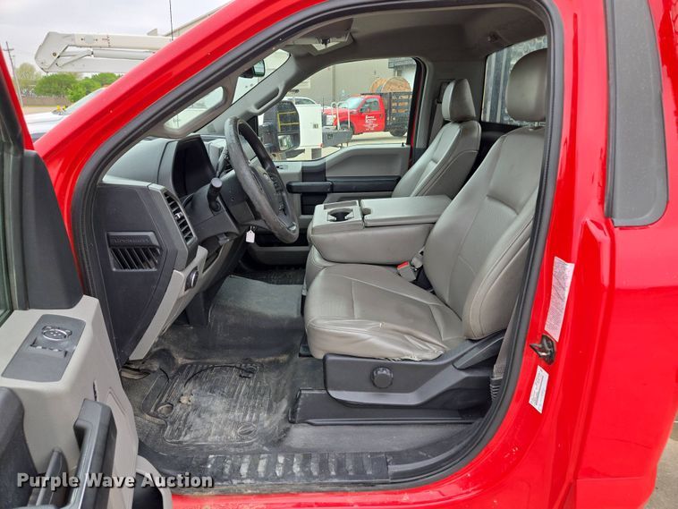 image for item EM7086 2019 Ford  F550 Super Duty XL flatbed truck