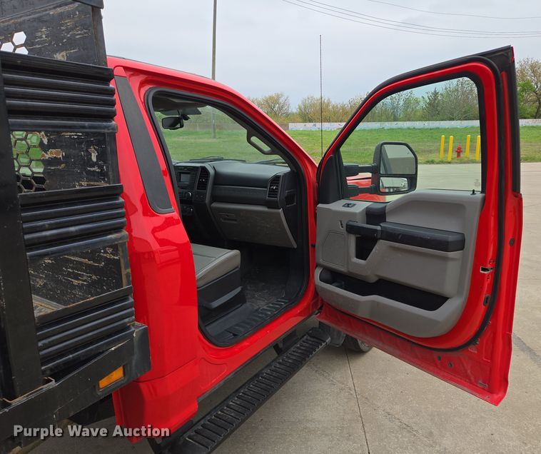 image for item EM7086 2019 Ford  F550 Super Duty XL flatbed truck