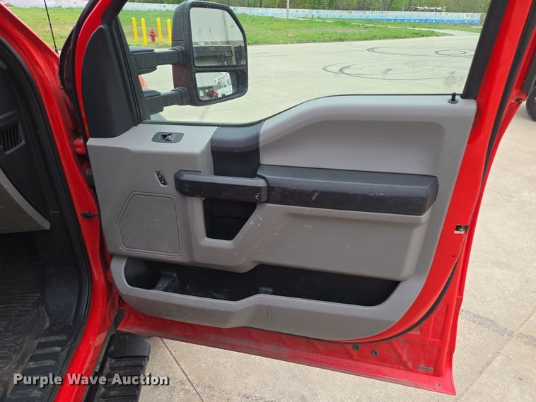 image for item EM7086 2019 Ford  F550 Super Duty XL flatbed truck