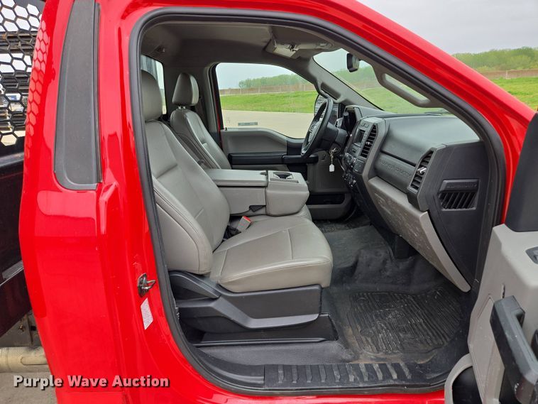 image for item EM7086 2019 Ford  F550 Super Duty XL flatbed truck