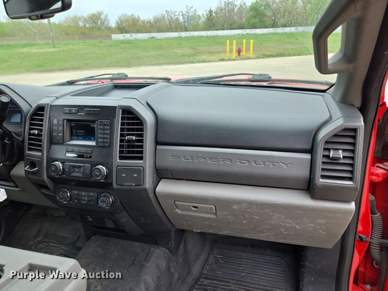 image for item EM7086 2019 Ford  F550 Super Duty XL flatbed truck