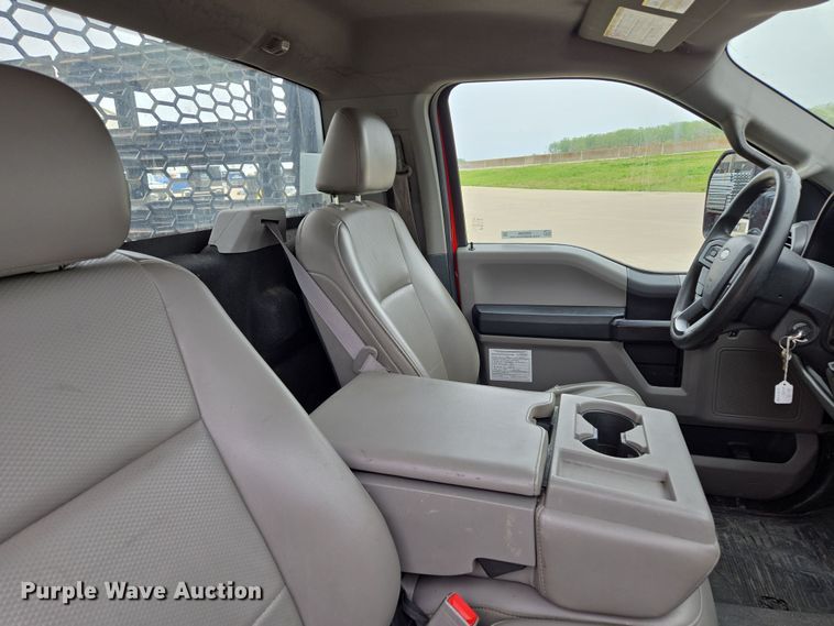 image for item EM7086 2019 Ford  F550 Super Duty XL flatbed truck