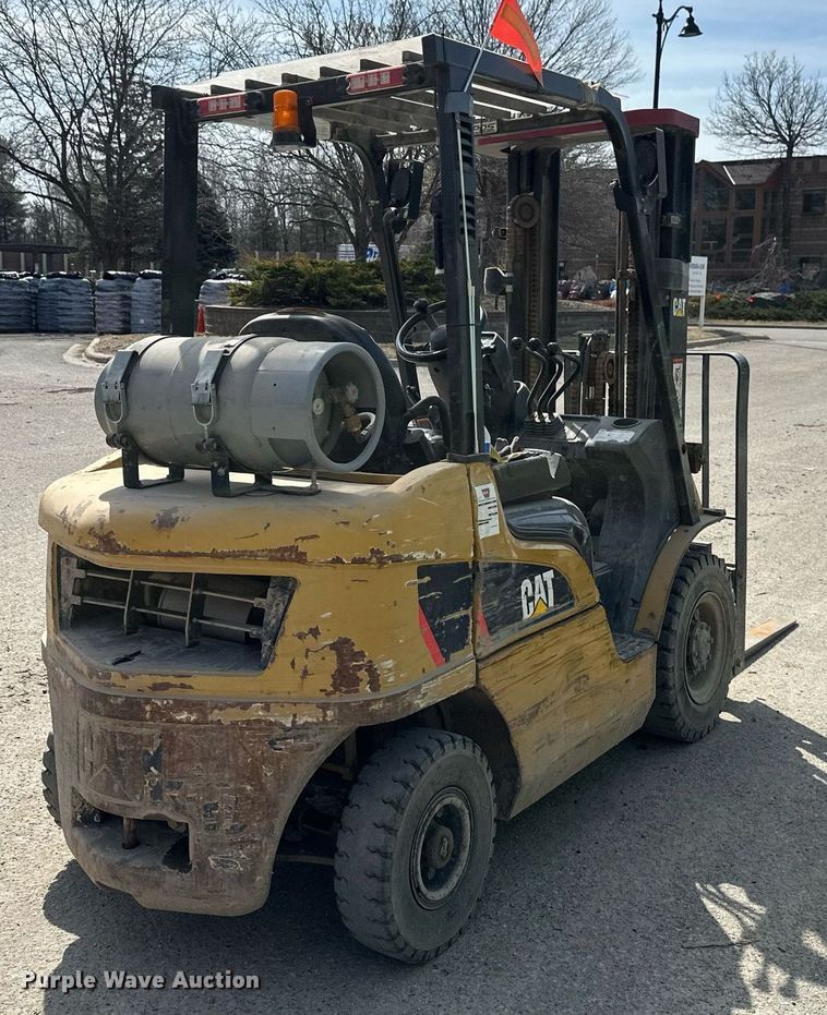 image for item EN3024 Caterpillar GP25N forklift