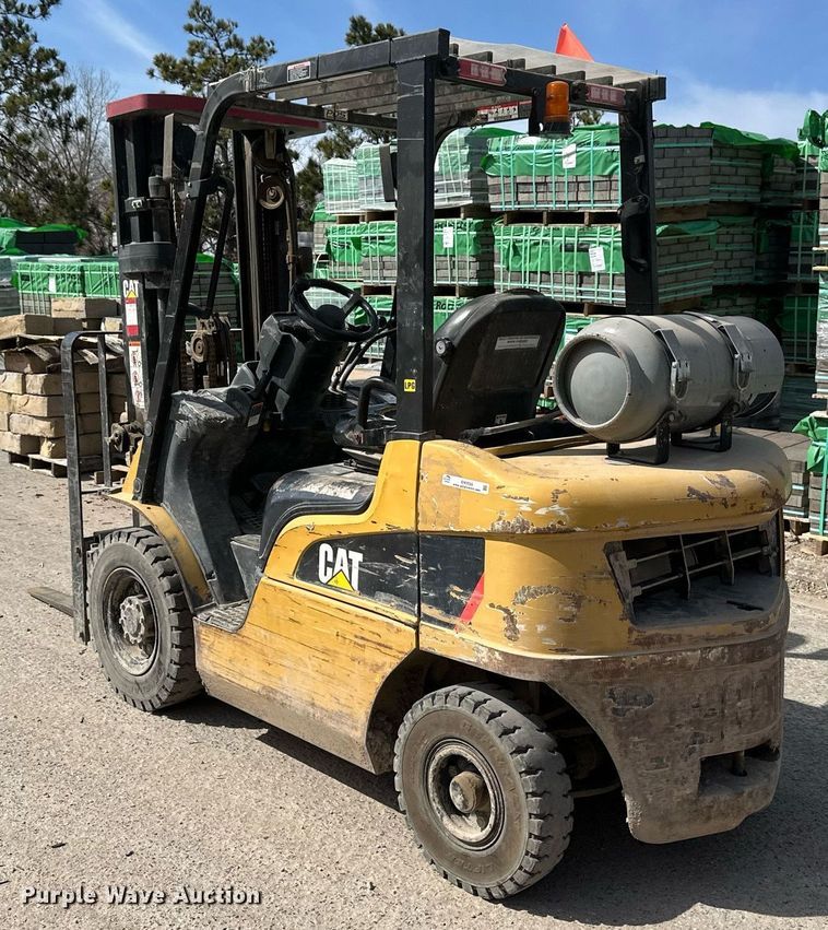 image for item EN3024 Caterpillar GP25N forklift