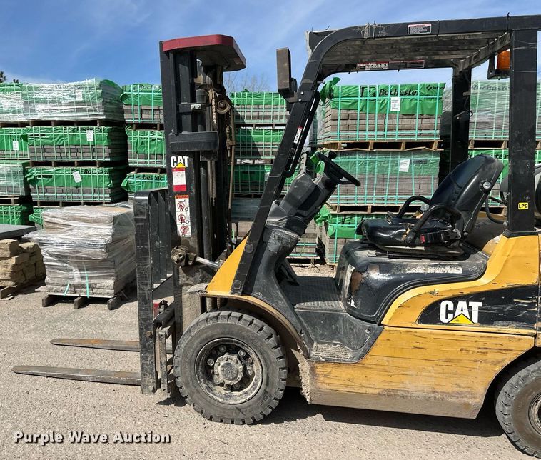 image for item EN3024 Caterpillar GP25N forklift