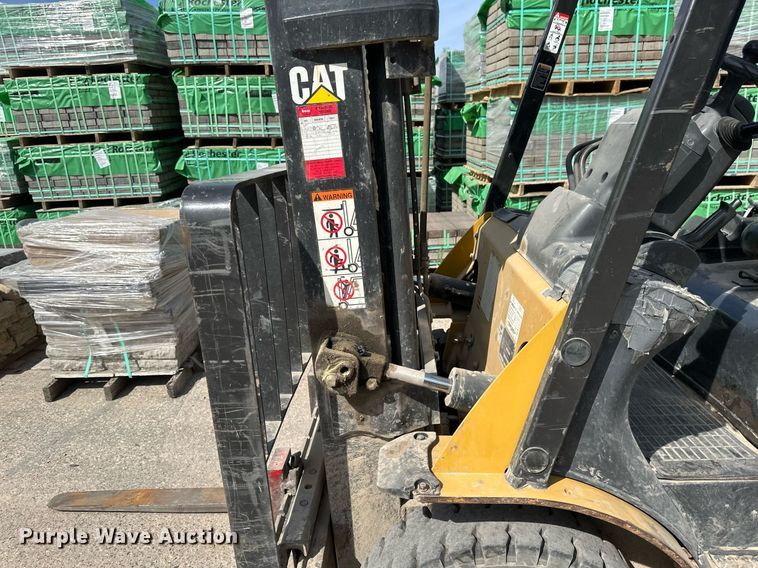 image for item EN3024 Caterpillar GP25N forklift