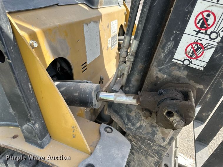 image for item EN3024 Caterpillar GP25N forklift
