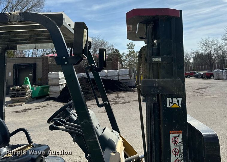 image for item EN3024 Caterpillar GP25N forklift