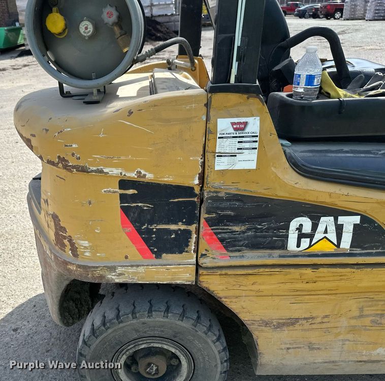 image for item EN3024 Caterpillar GP25N forklift