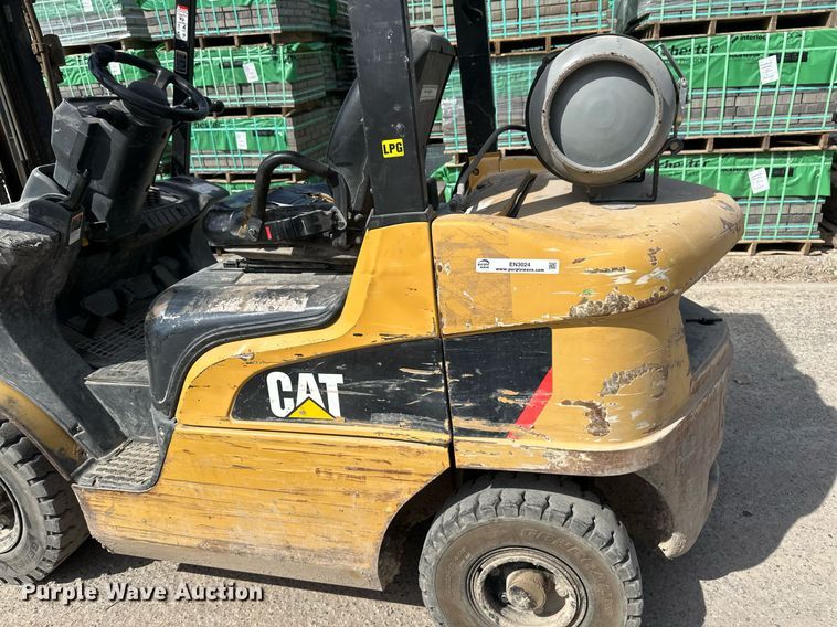 image for item EN3024 Caterpillar GP25N forklift