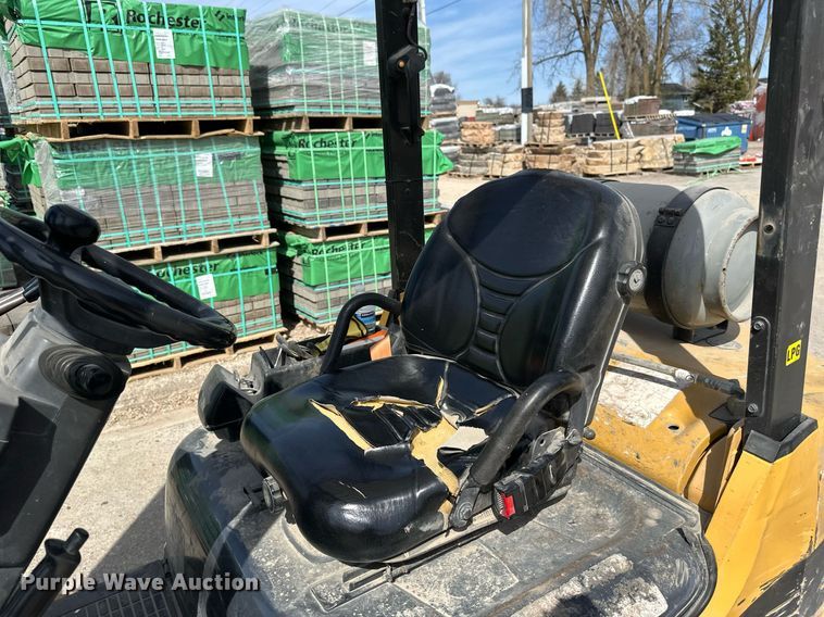 image for item EN3024 Caterpillar GP25N forklift