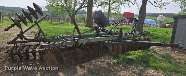 image for item EN3582 John Deere tandem disk