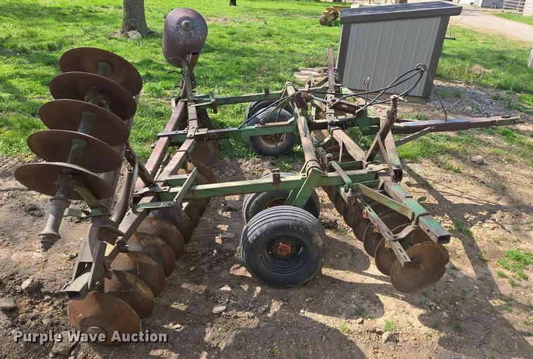image for item EN3582 John Deere tandem disk