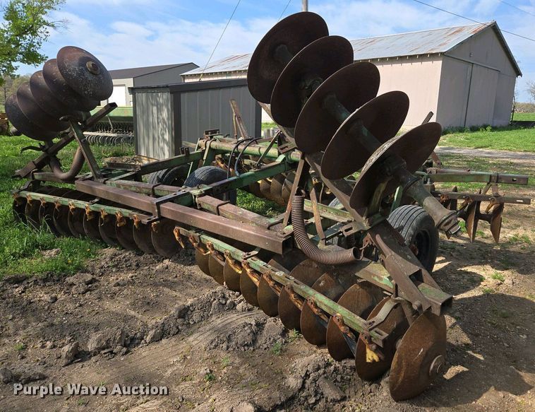 image for item EN3582 John Deere tandem disk