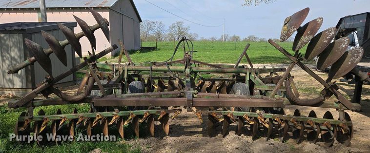 image for item EN3582 John Deere tandem disk