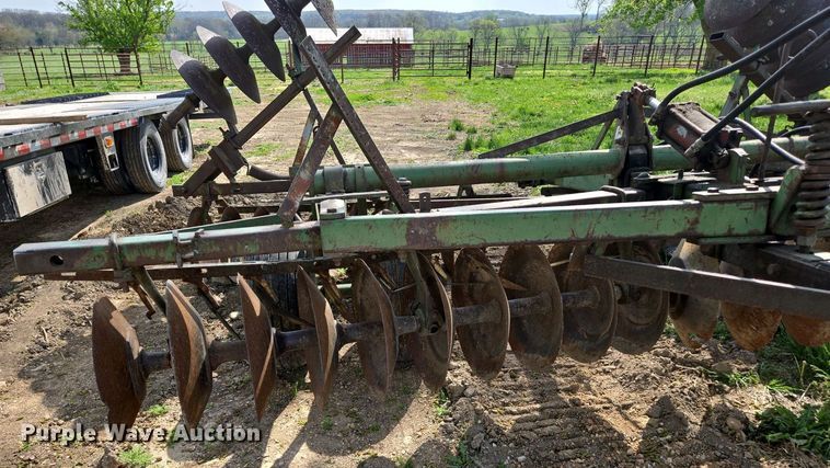 image for item EN3582 John Deere tandem disk