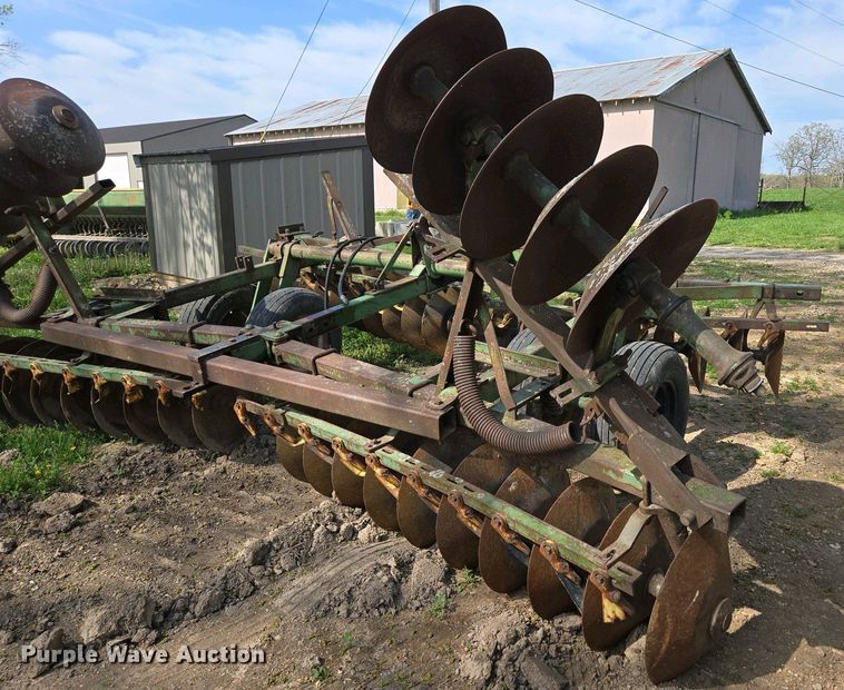 image for item EN3582 John Deere tandem disk