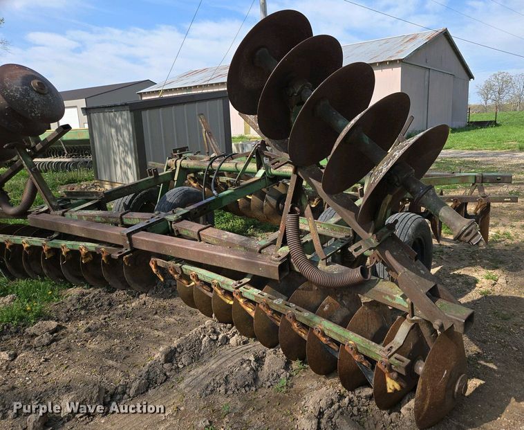 image for item EN3582 John Deere tandem disk