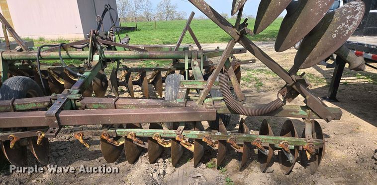 image for item EN3582 John Deere tandem disk