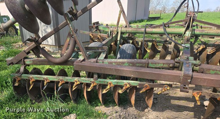 image for item EN3582 John Deere tandem disk