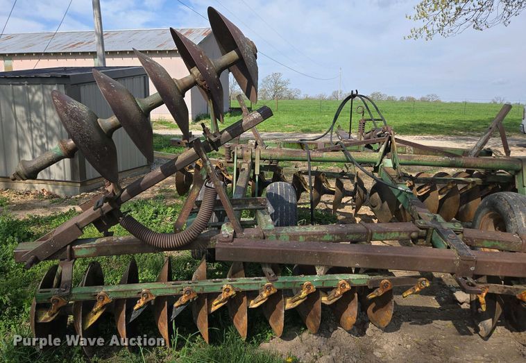 image for item EN3582 John Deere tandem disk