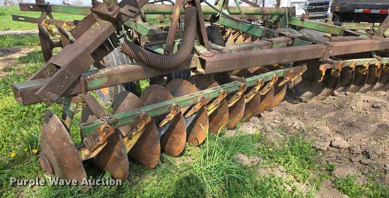 image for item EN3582 John Deere tandem disk