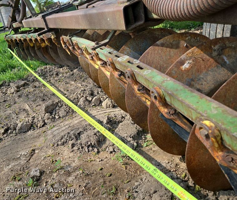 image for item EN3582 John Deere tandem disk